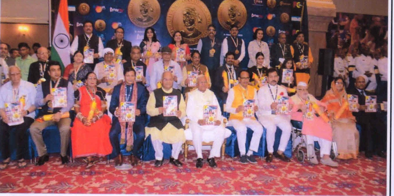 Awardees and dignitaries at the Champions of Change Madhya Pradesh ceremony